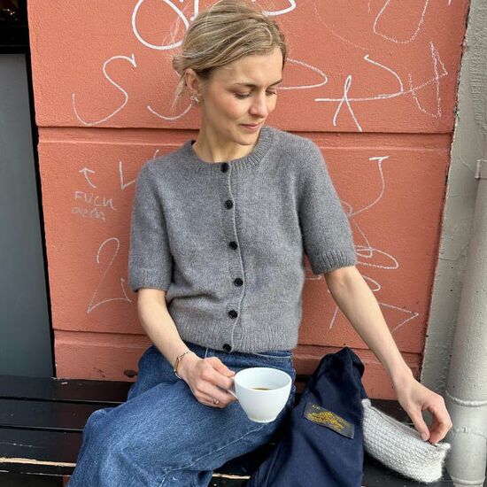 Damesvest Maggie met korte mouwen breien - PetiteKnit breipakket | hobbygigant.nl